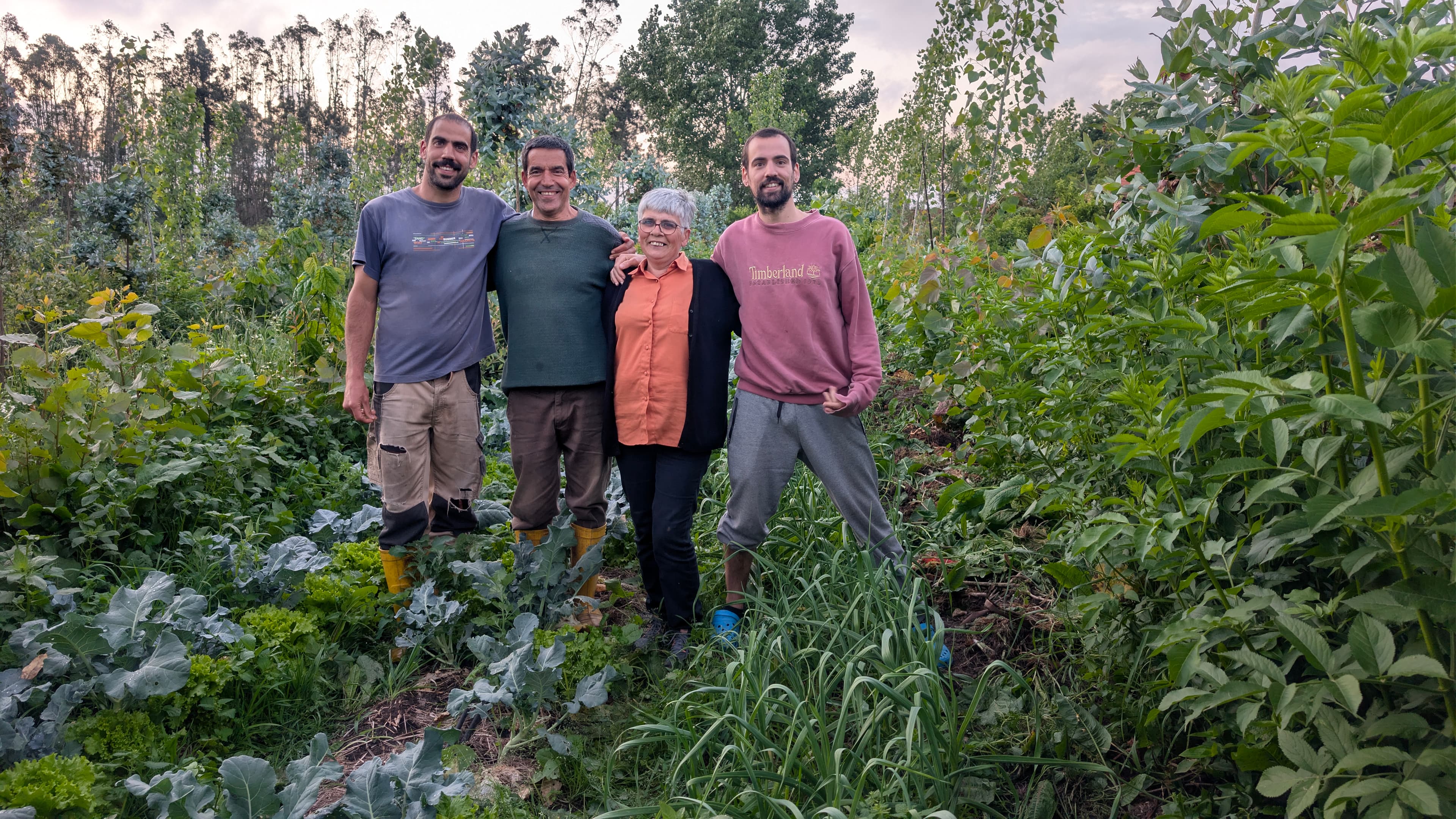 Equipa do Projeto A Nossa Terra no terreno